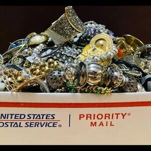 2 LB vintage jewelry lot- bulk jewelry bundle